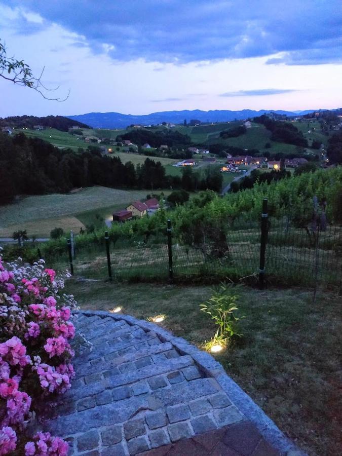 Das Weinberghaus Ratsch an der Weinstrasse Exterior photo